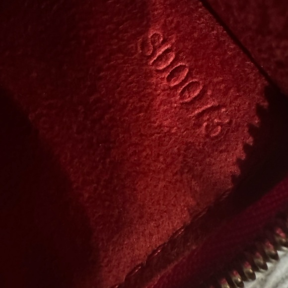 Louis Vuitton epi pochette and matching key pouch - Picture 7 of 15